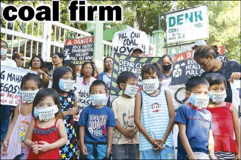  ?? BOYSANTOS ?? Children wearing face masks and their parents hold a protest in front of the Department of Environmen­t and Natural Resources office in Quezon City on Friday to demand the closure of RockEnergy coal firm in Tondo, Manila.