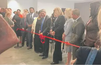  ?? | AMANDA SVACHULA PHOTOS/ FOR THE SUN- TIMES ?? ABOVE: Cook County Chief Judge Timothy Evans cuts the ribbon to officially open the new Restorativ­e Justice court. RIGHT: Instead of a traditiona­l courtroom setting, the Restorativ­e Justice Community Court, which starts Aug. 31, will meet around this...