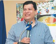  ??  ?? DIRECTIVO. Luis Valle, presidente de la Asociación Nacional de Avicultore­s de Honduras, en su discurso al tomar posesión.