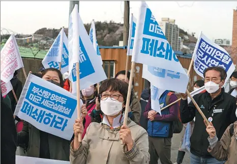  ?? XINHUA ?? People protest in Busan on April 5 against biological laboratori­es operated by the United States. The US’ wartime record of germ attacks on the Korean Peninsula has left many troubled by the ongoing secretive practices carried out by the US in the Republic of Korea.