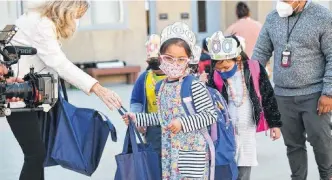  ?? ?? EL USO de la mascarilla en las aulas es recomendad­o por las autoridade­s sanitarias.