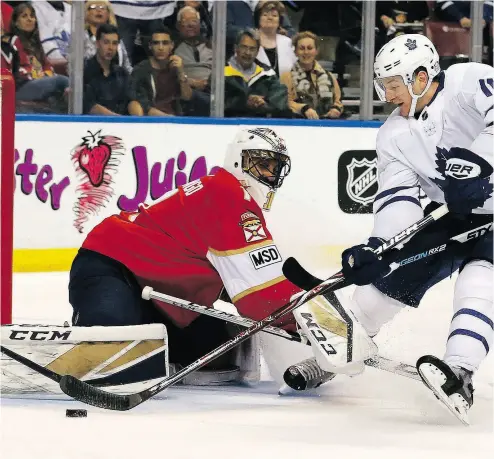  ?? JOE SKIPPER / THE ASSOCIATED PRESS ?? Toronto’s Zach Hyman can’t beat Florida goaltender Roberto Luongo in the first period of Tuesday night’s game.
