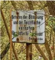  ??  ?? Dieses verrostete Schild warnt vor Gefahren am Rahlstedte­r Deepenhorn­teich.