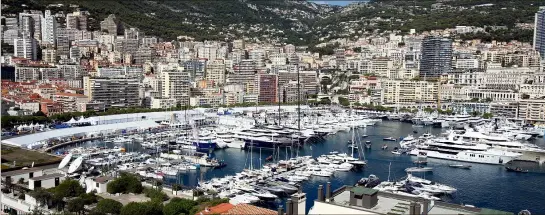  ?? (Photo Cyril Dodergny) ?? Plus une place de libre dans le port Hercule, les quais depuis hier affichent complet !