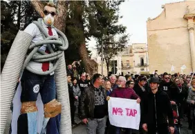  ?? LaPresse ?? Un grido di rabbia Una manifestaz­ione dei No Tap contro il Trans Adriatic Pipeline, il gasdotto con approdo a San Foca