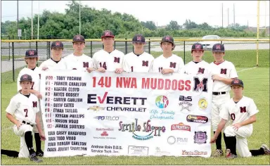  ?? BILLY DON CATES SPECIAL TO ENTERPRISE-LEADER ?? Jarren Sorters, then 14 (second from left), poses with his NWA Muddogs team during a tournament at Kansas City on June 26, 2015. Jarren had suffered a broken foot in Nov. 2013 and began complainin­g of pain shortly after the tournament. He was diagnosed...