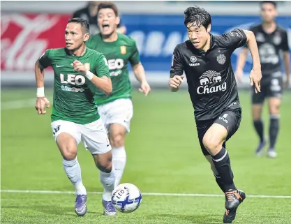  ??  ?? Buriram’s Ko Seul-Ki, right, in action against Bangkok Glass.