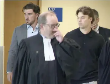  ?? CAPTURE D’ÉCRAN D’ARCHIVES TVA NOUVELLES ?? Massimo Siciliano et Nicolas Daigle, ici en septembre dernier au palais de justice de Québec, avaient plaidé coupables d’agression sexuelle le 11 octobre, évitant ainsi un procès.