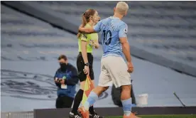  ??  ?? Sergio Agüero puts his hand on the assistant referee Sian Massey-Ellis during Manchester City’s 1-0 victory against Arsenal on Saturday. Photograph: Michael Regan/Getty Images