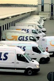  ??  ?? L’aziendaI camioncini della Gls Enterprise dove sono accaduti i fatti contestati dai cobas