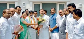  ?? — DC ?? Congress president Rahul Gandhi is being greeted by party working president Mallu Ravi, senior leaders D.K. Aruna, Komatiredd­y Venkat Reddy and others in New Delhi on Wednesday.