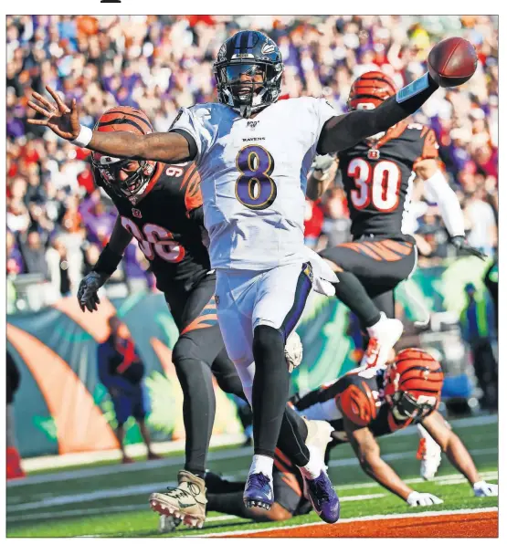  ?? [FRANK VICTORES/THE ASSOCIATED PRESS] ?? Ravens quarterbac­k Lamar Jackson celebrates his touchdown during last Sunday’s game against the Bengals in Cincinnati.