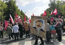  ??  ?? Pojawienie się tego obrazu na marszu narodowców wywołało konsternac­ję