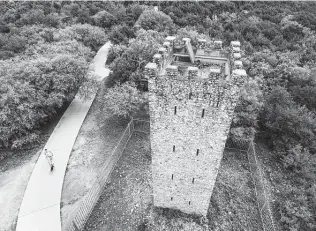  ?? William Luther / Staff photograph­er ?? The tower at Commanche Lookout Park, as seen in 2017. The structure was built by retired Army Col. Edward Coppock, who some say haunts the hill.