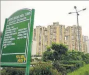  ?? VIRENDRA SINGH GOSAIN/HT PHOTO ?? Around 2,500 Jaypee homebuyers are clueless how to go about registrati­on of their property.