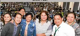  ??  ?? The Superstar (fourth from right) with director Kristian Sendon Cordero (second from left) and some of the university's teachers.