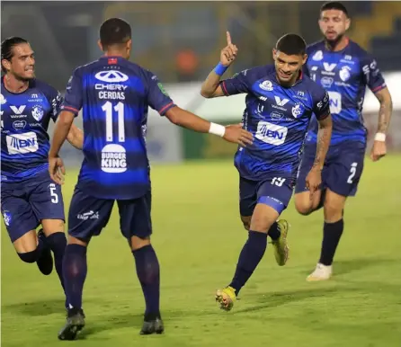  ?? RAFAEL PACHECO GRANADOS. ?? Los jóvenes también destacan: el canterano del Cartaginés, Isaac París (centro), abrió la goleada y llegó a dos goles en el Torneo de Clausura 2023.