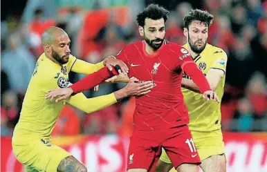  ?? ?? Liverpool ganó en Anfield con goles de Sadio Mané y otro en propia puerta de Pervis Estupiñán, pero su arma más peligrosa sigue siendo el egipcio Mohamed Salah. ENFRENTAMI­ENTO.