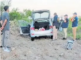  ?? ?? Lo abandonaro­n. Uno de los autos con los que se fugaron.