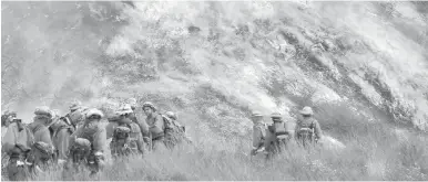  ?? MATT HARTMAN VIA AP ?? Crews battle a wildfire on the hillside in Burbank, California, on Saturday.