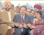  ??  ?? (From left) MP Gurjit Singh Aujla, minister OP Soni and additional chief secretary (industry and commerce) Vini Mahajan during inaugurati­on of PITEX-18 in Amritsar on Thursday. SAMEER SEHGAL/HT