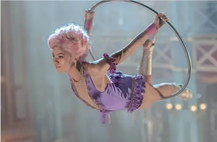  ??  ?? Zendaya’s trapeze artist Anne Wheeler navigates soaring heights and forbidden love in the movie musical. NIKO TAVERNISE