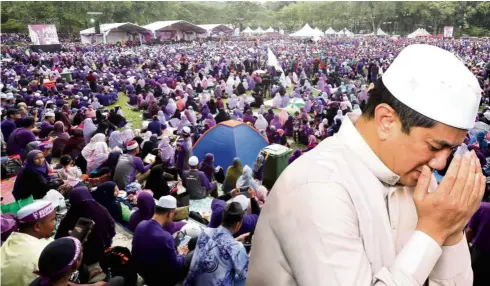  ??  ?? Purple power: Pakatan cannot afford to ignore PAS after its purple rally last weekend. (inset) Azmin was overcome with grief at his mother’s funeral.