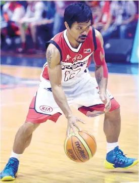  ?? (AFP FOTO) ?? GULLIBLE. Former PBL commission­er Chino Trinidad says Manny Pacquiao has deluded himself into thinking that he can play with the country’s best basketball players.