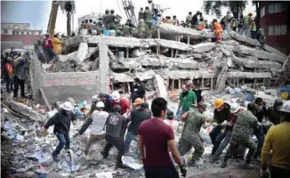  ??  ?? Rescuers, firefighte­rs, policemen, soldiers and volunteers search for survivors in a flattened building in Mexico City on Wednesday.