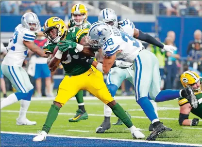  ?? MICHAEL AINSWORTH/AP PHOTO ?? Packers running back Aaron Jones (33) gets past Cowboys safety Jeff Heath (38) as Jones runs for a touchdown in the first half of Sunday’s game at Arlington, Texas. The Packers won 35-31.