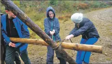  ??  ?? Pupils put their rope skills to the test.