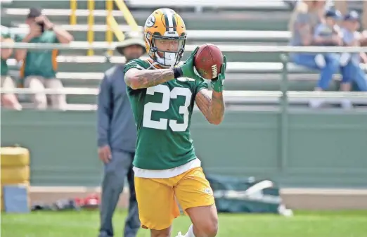  ?? JIM MATTHEWS / USA TODAY NETWORK-WISCONSIN ?? Packers rookie cornerback Jaire Alexander intercepte­d a back-shoulder throw from Aaron Rodgers last week. Rodgers praised the confidence of both Alexander and Josh Jackson.