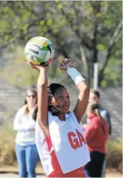  ?? Picture: SUPPLIED ?? GOT THIS: Olona Stuurman of GHS showing off her netball skills against Cambridge High School at the weekend