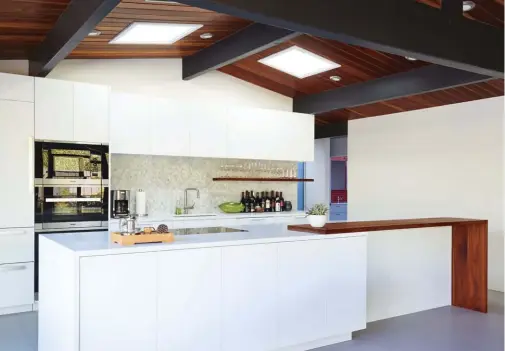  ??  ?? (TOP) SKYLIGHTS IN THE KITCHEN GIVE NATURAL SPOTLIGHTS TO AREAS SUCH AS COUNTERTOP­S. DURING THE REDUX, MORE IN-CEILING LIGHTING WAS ALSO INSTALLED.