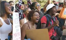  ?? ANTONIO PEREZ/CHICAGO TRIBUNE ?? Lindblom Math and Science Academy students walk out of the high school Aug. 22, 2022, the first day of the new academic year, to protest the terminatio­n of Assistant Principal Karen Fitzpatric­k Carpenter.