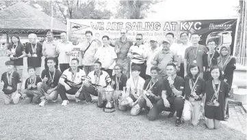  ??  ?? ALL SMILES:The first place winners of the 32nd Harvest Festival & Sabah Fest Open Day Regatta alongside officials from the organising committee and invited guests after the prize presentati­on ceremony on Sunday.