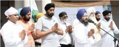  ?? African News Agency (ANA) ?? THE Indian Associatio­n of South Africa held an interfaith peace prayer at the Durban Amphitheat­re yesterday for the soldiers who were killed when a blast ripped through the Pulwana district in Kashmir on Thursday. | DOCTOR NGCOBO