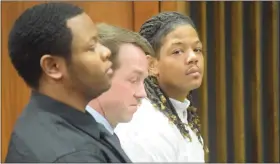  ?? MACOMB DAILY FILE PHOTO ?? Dajuan Davenport, left, and Darrell Banks, right, appear with Davenport’s attorney Ryan Machasic last week in Macomb County Circuit Court for their murder trial in the slayings of two women.