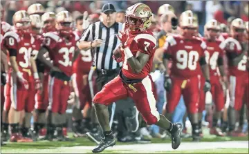  ?? Steven Eckhoff / RN-T ?? Rome High’s Xavier Roberts-Donaldson races down the sideline in front of the home bench on the way to a touchdown during Friday’s Region 7-5A game against Woodland at Barron Stadium. Rome won 62-0.