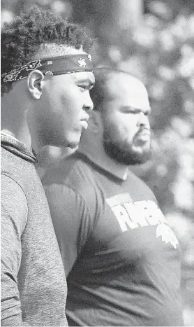  ?? KEVIN RICHARDSON/BALTIMORE SUN ?? Ravens offensive lineman Orlando Brown, Jr., left, and Jermaine Eluemunor, right, look on at practice after not passing their conditioni­ng tests on Thursday.