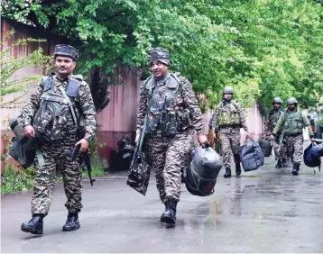  ?? (ANI) ?? Security personnel leave after being deployed for their respective polling booths on the eve of Lok Sabha elections, in Srinagar on Sunday