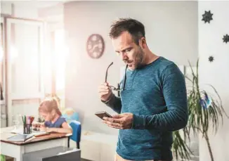  ?? ISTOCK ?? Chaque année, quelque 7000 parents communique­nt avec Alloprof.