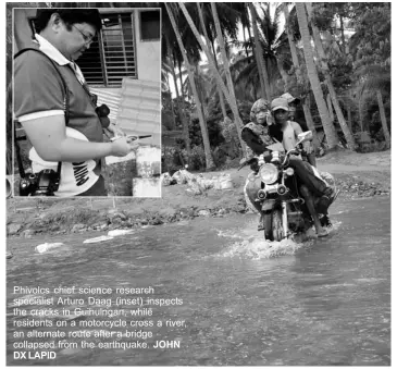  ?? DX LAPID
JOHN ?? Phivolcs chief science research specialist Arturo Daag (inset) inspects the cracks in Guihulngan, while residents on a motorcycle cross a river, an alternate route after a bridge collapsed from the earthquake.