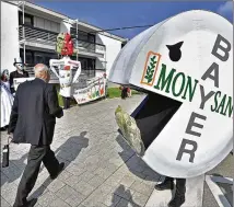  ?? MARTIN MEISSNER / ASSOCIATED PRESS ?? Activists protest outside the shareholde­rs meeting of Bayer in Bonn, Germany, last year against the acquisitio­n of the U.S. agrochemic­al company Monsanto.