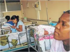  ??  ?? ► Desde 2015 que los partos de migrantes en el Hospital San Borja van al alza.