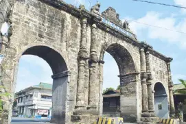  ??  ?? The Pagsanjan Royal Gate.