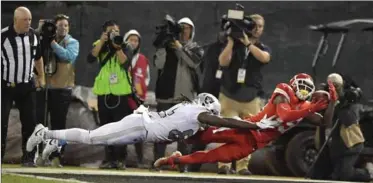  ?? JOHN SLEEZER, KANSAS CITY STAR ?? Kansas City Chiefs cornerback Terrance Mitchell, right, couldn’t hold on to a pass intended for Raiders receiver Cordarrell­e Patterson on Thursday night in Oakland. Raiders won, 31-30.