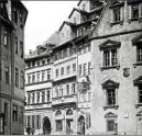  ??  ?? Das legendäre Weigelsche Haus mit Dachaufbau­ten. Foto: Stadtmuseu­m Jena