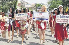  ?? HT FILE ?? District administra­tion roped in foreign models to stage a catwalk with placards asking people to save girl child in April this year.