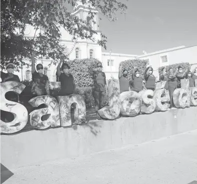  ?? /VERÓNICA GLEZ. ?? Mujeres CROC se pronuncian por justicia por las jóvenes que han perdido la vida en manos de feminicida­s